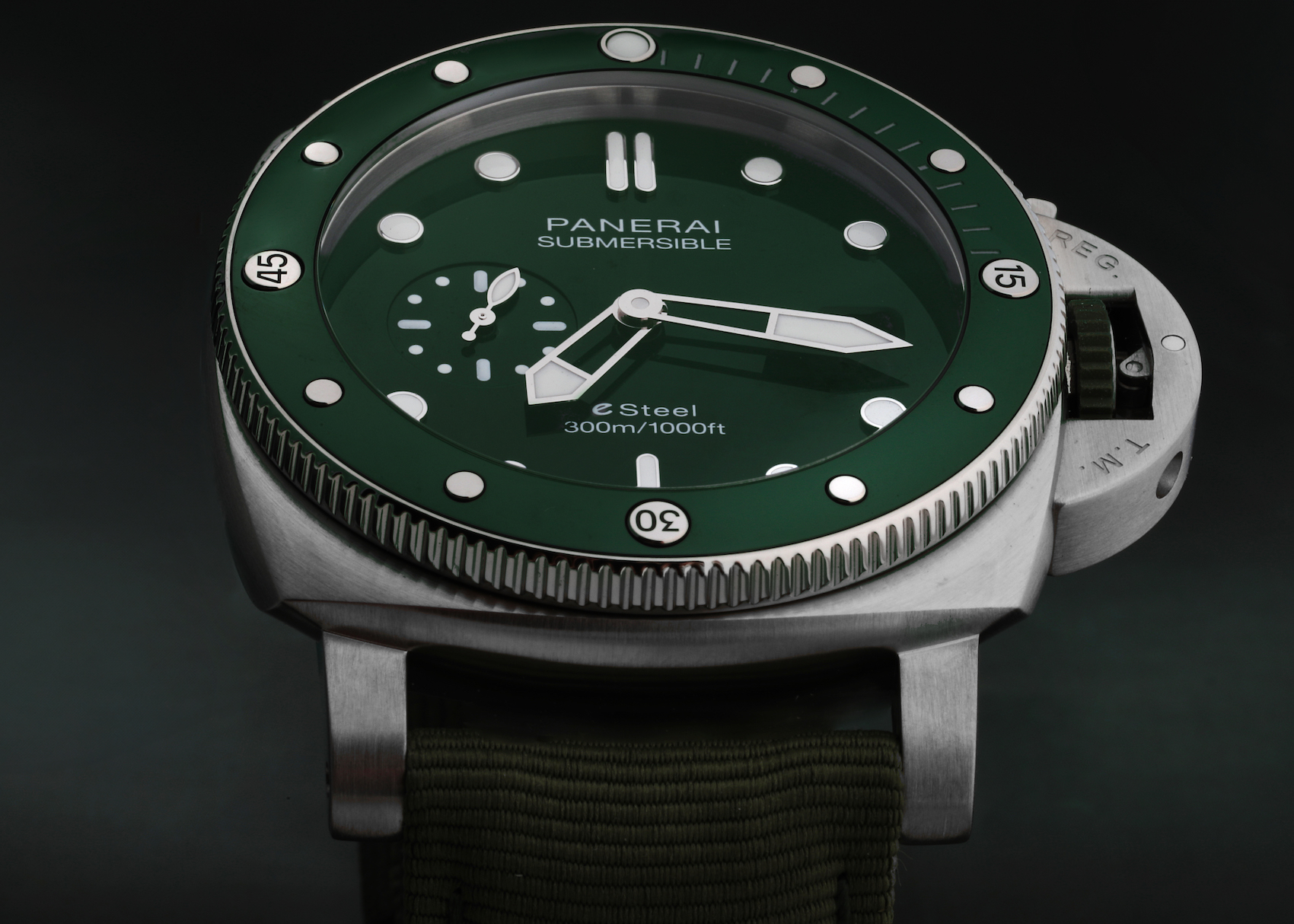 Panerai Submersible QuarantaQuattro Verde Smeraldo Steel Mens Watch PAM01287